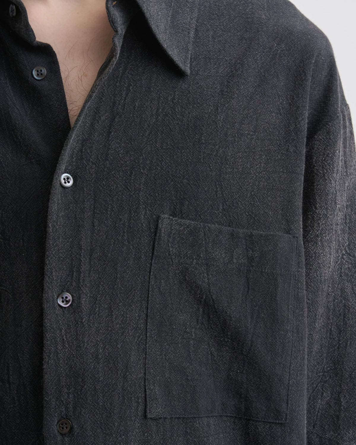 FLUID OVERSIZED SHIRT creased black