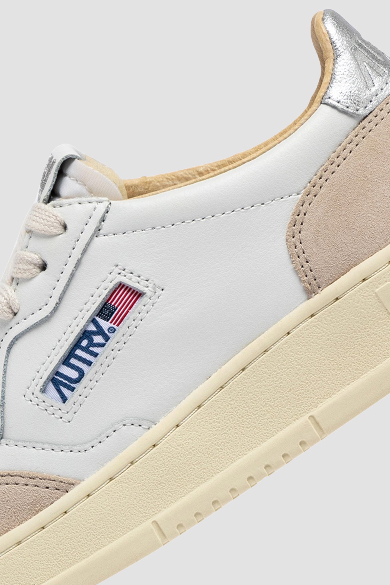 MEDALIST LOW LEAT/SUEDE WHITE/SILVER