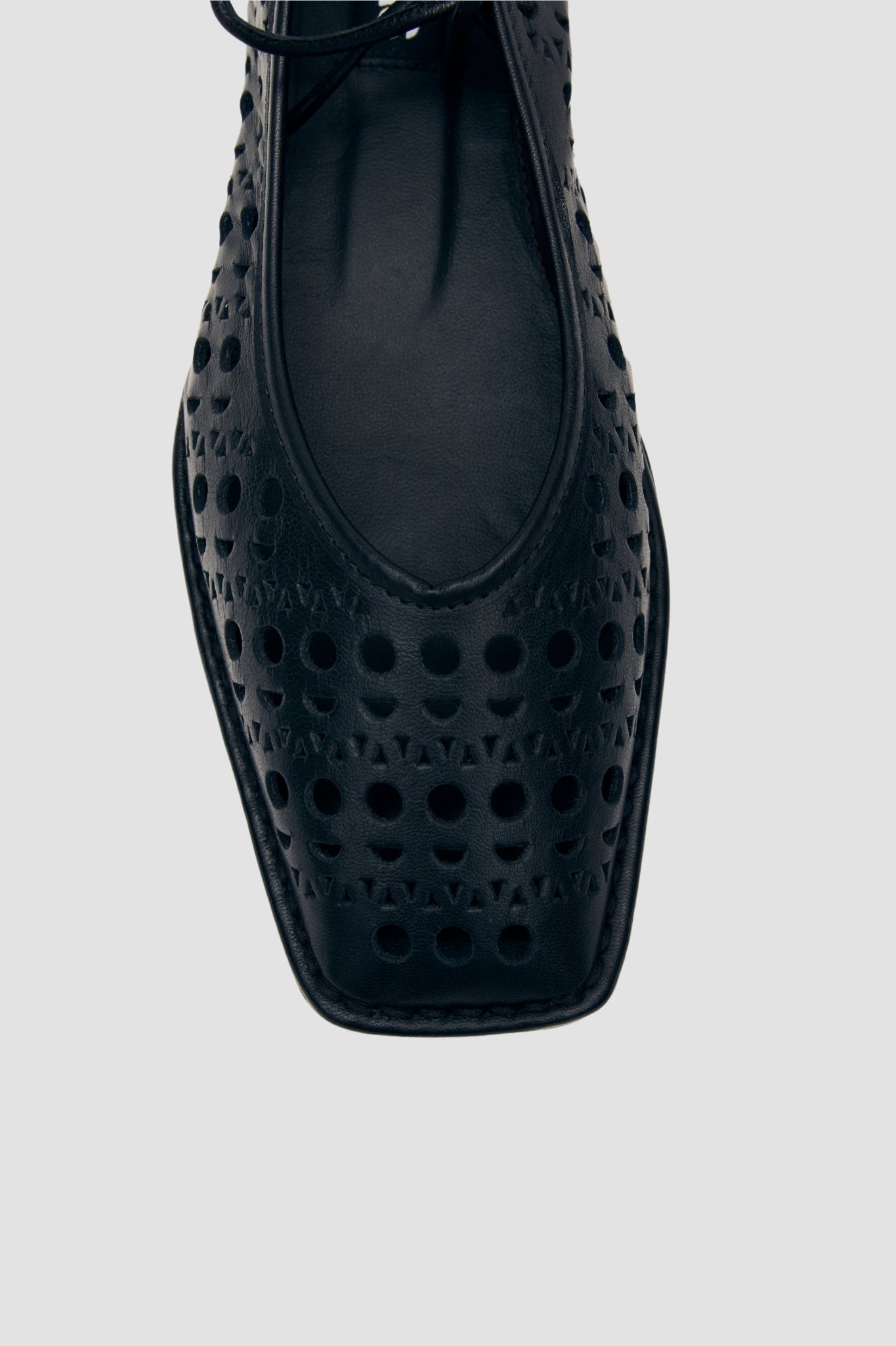 SWAY SLIT BALLET FALT BLACK