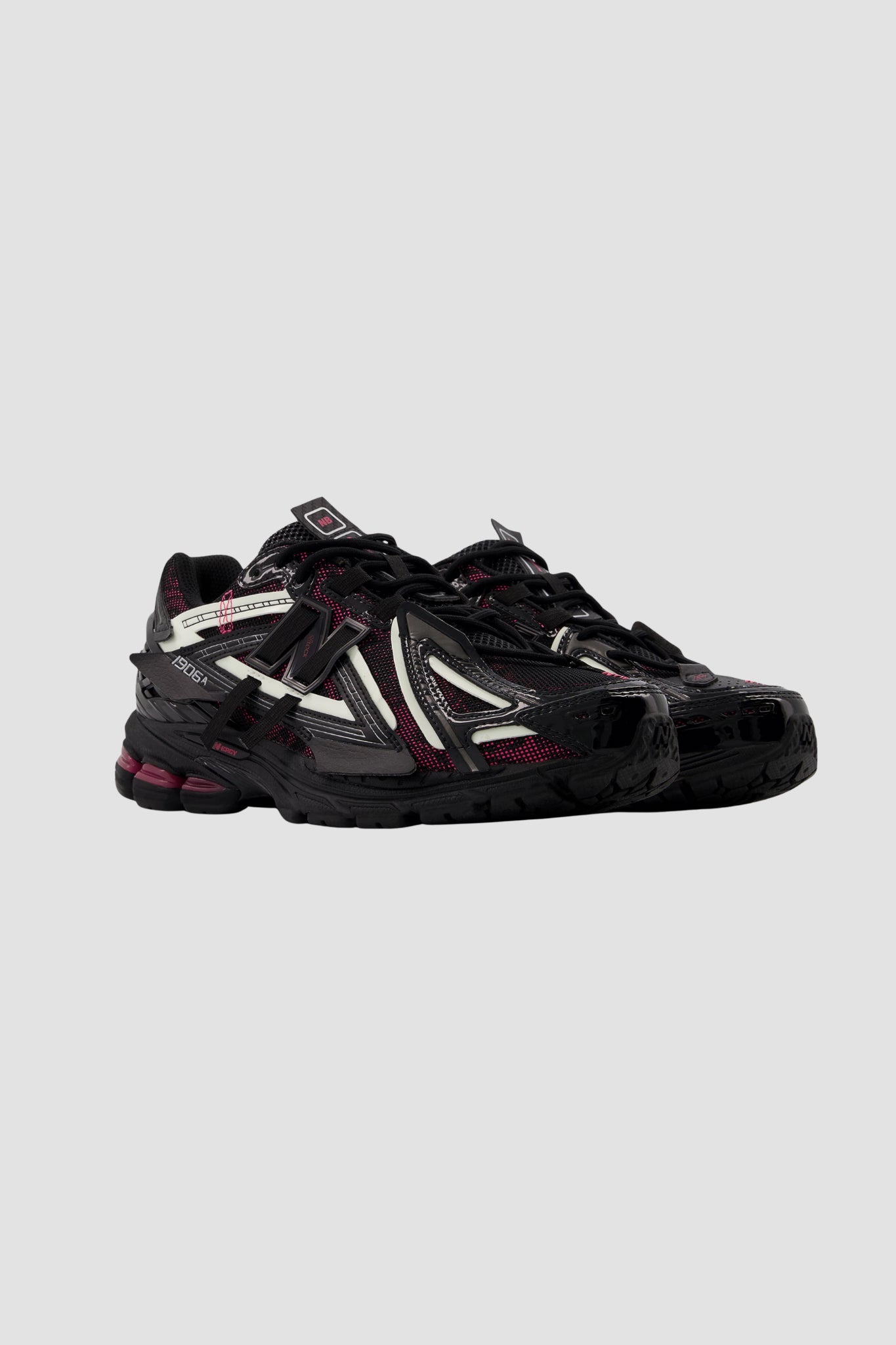 U1906AD Black/ Dragon Berry/ White