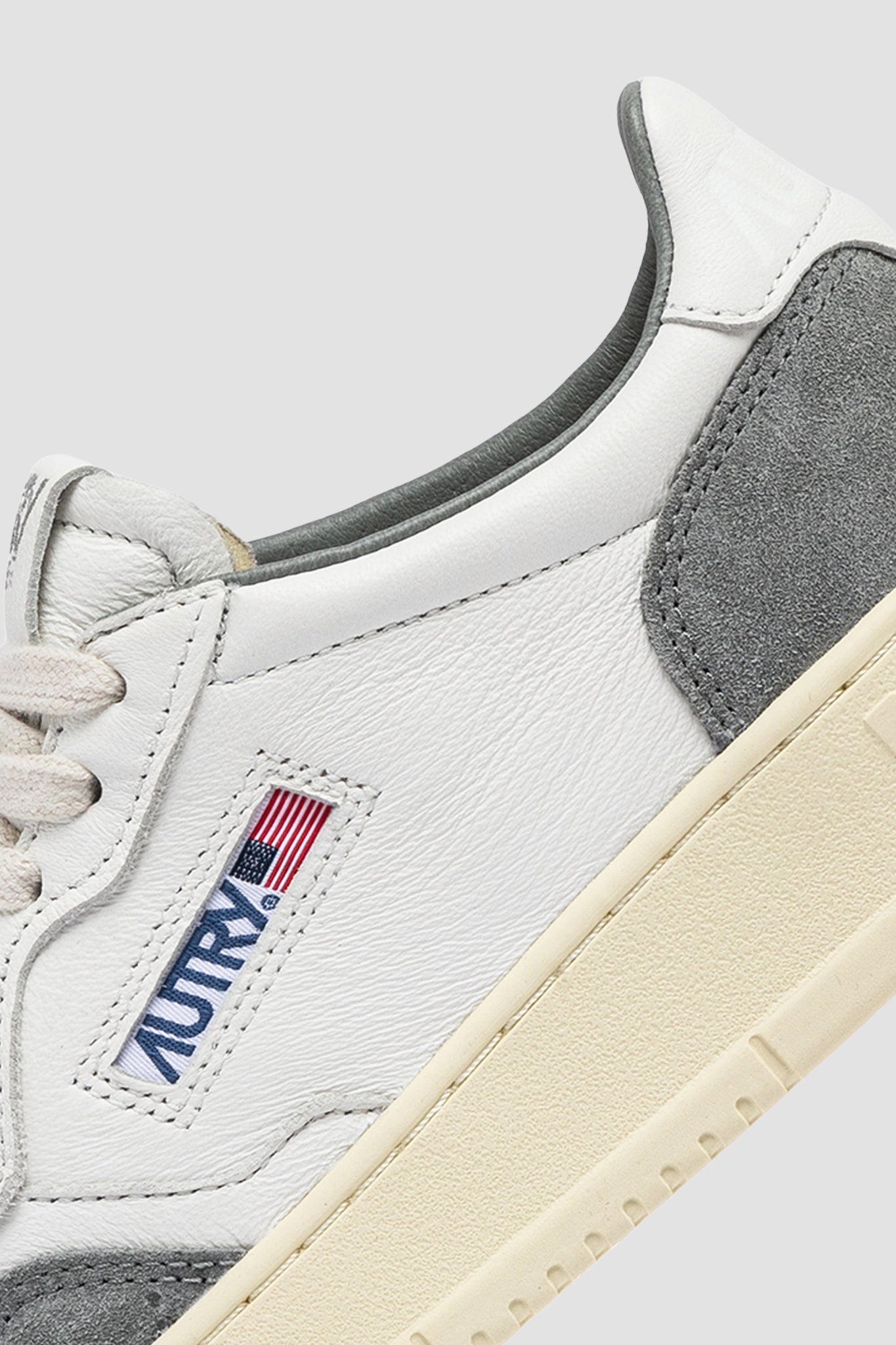 MEDALIST LOW GOAT/SUEDE WHITE/GREY
