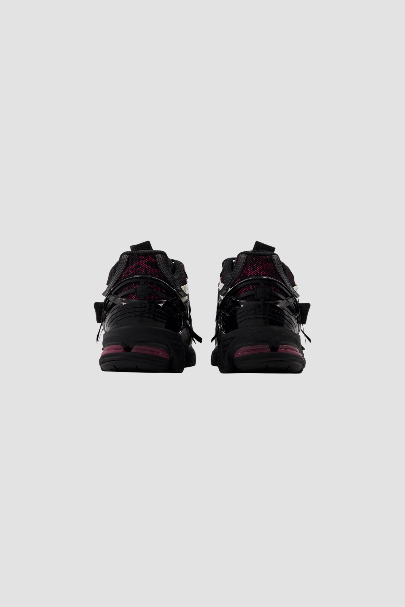 U1906AD Black/ Dragon Berry/ White
