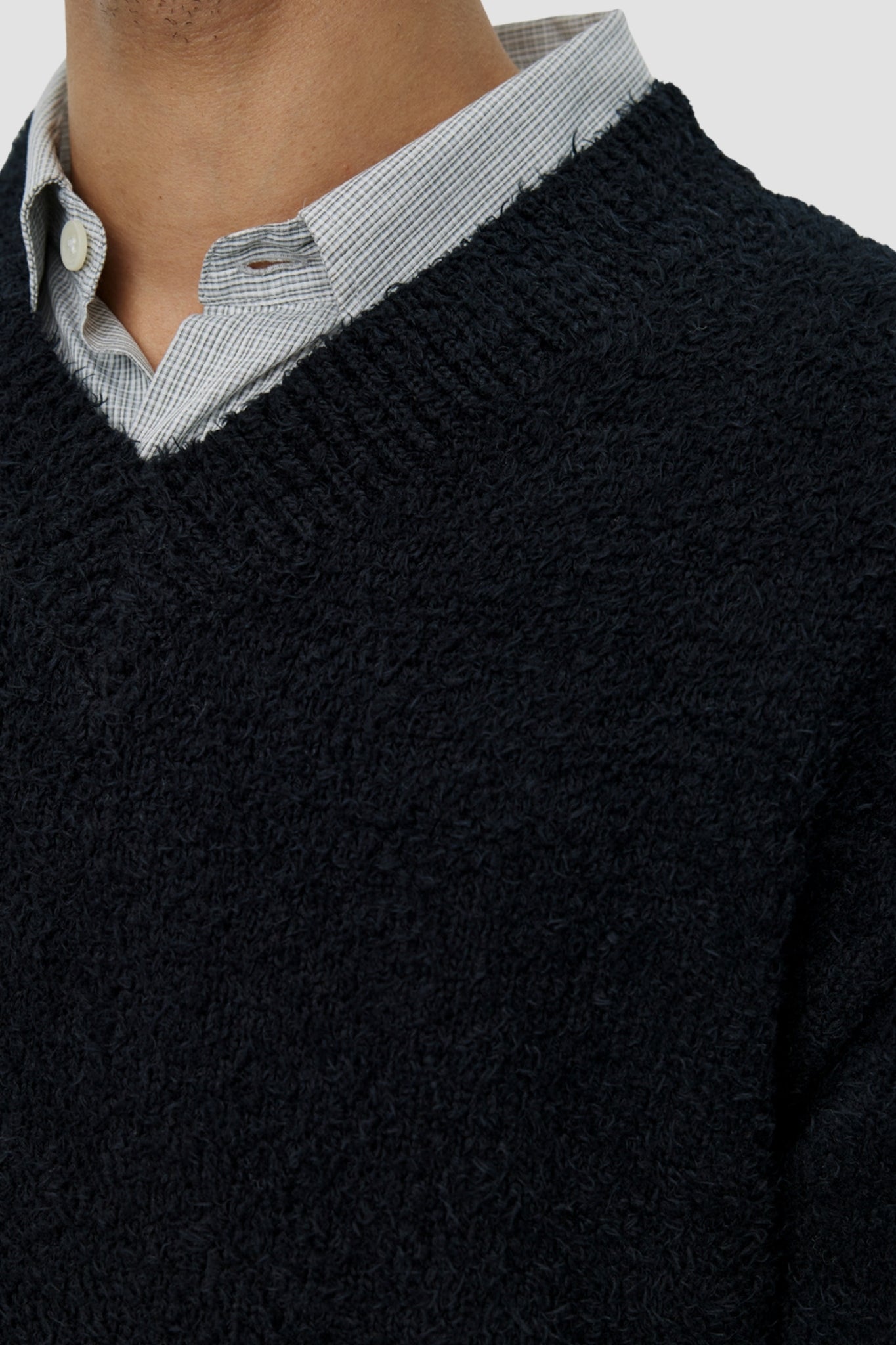 V-NECK SWEATER Furry Black
