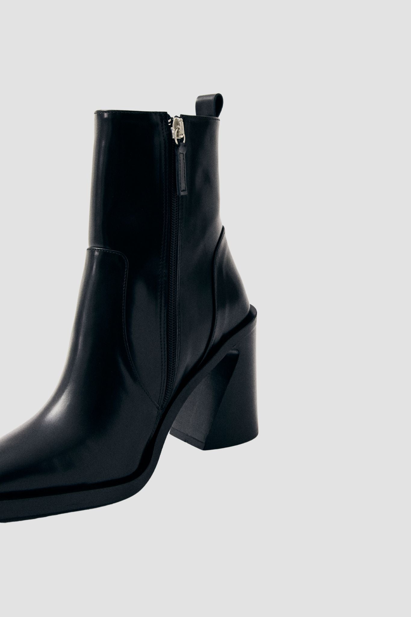 HAYLO LEATHER ANKLE BOOTS BLACK