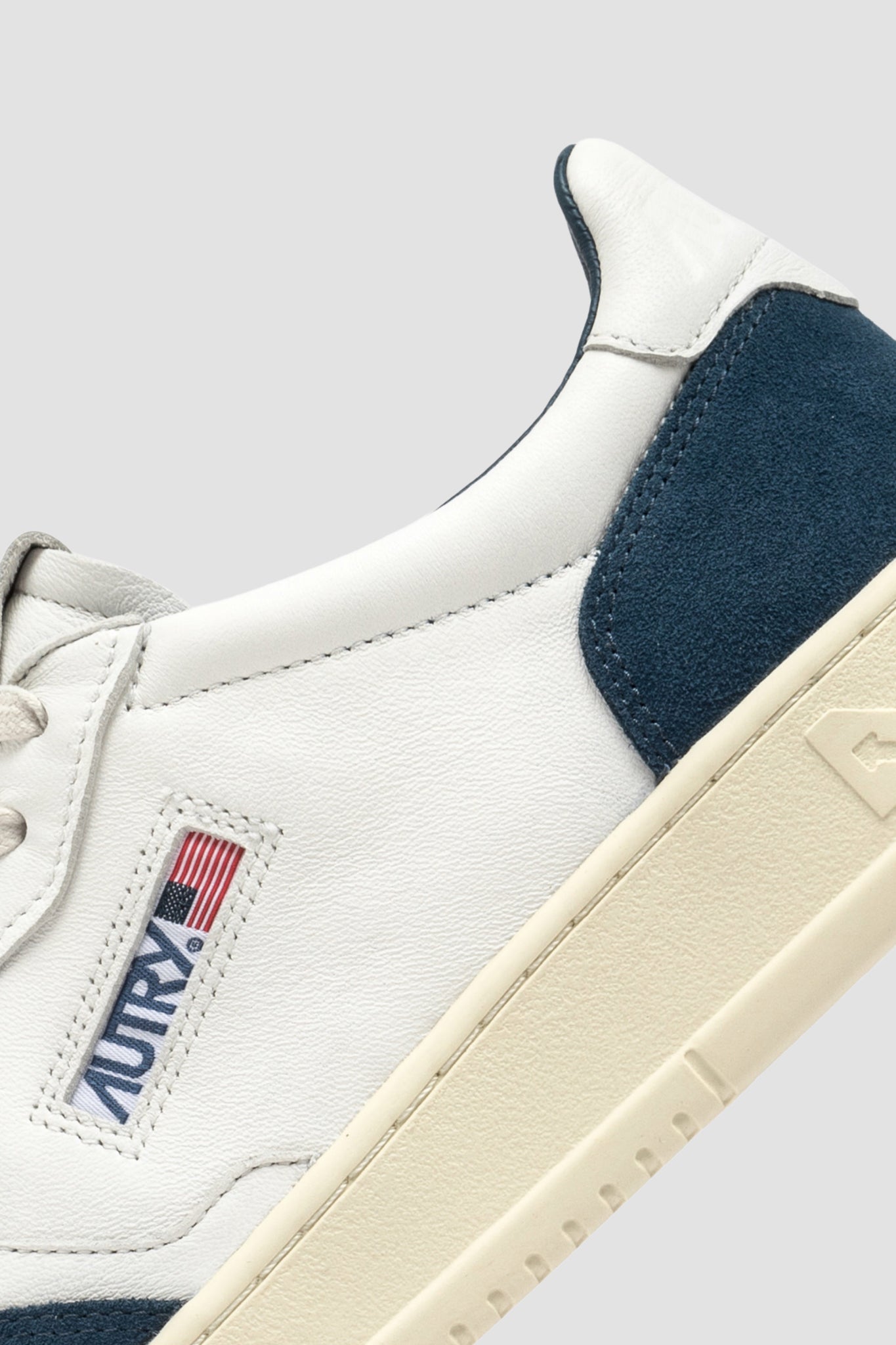 MEDALIST LOW GOAT/SUEDE WHT/CAPRI