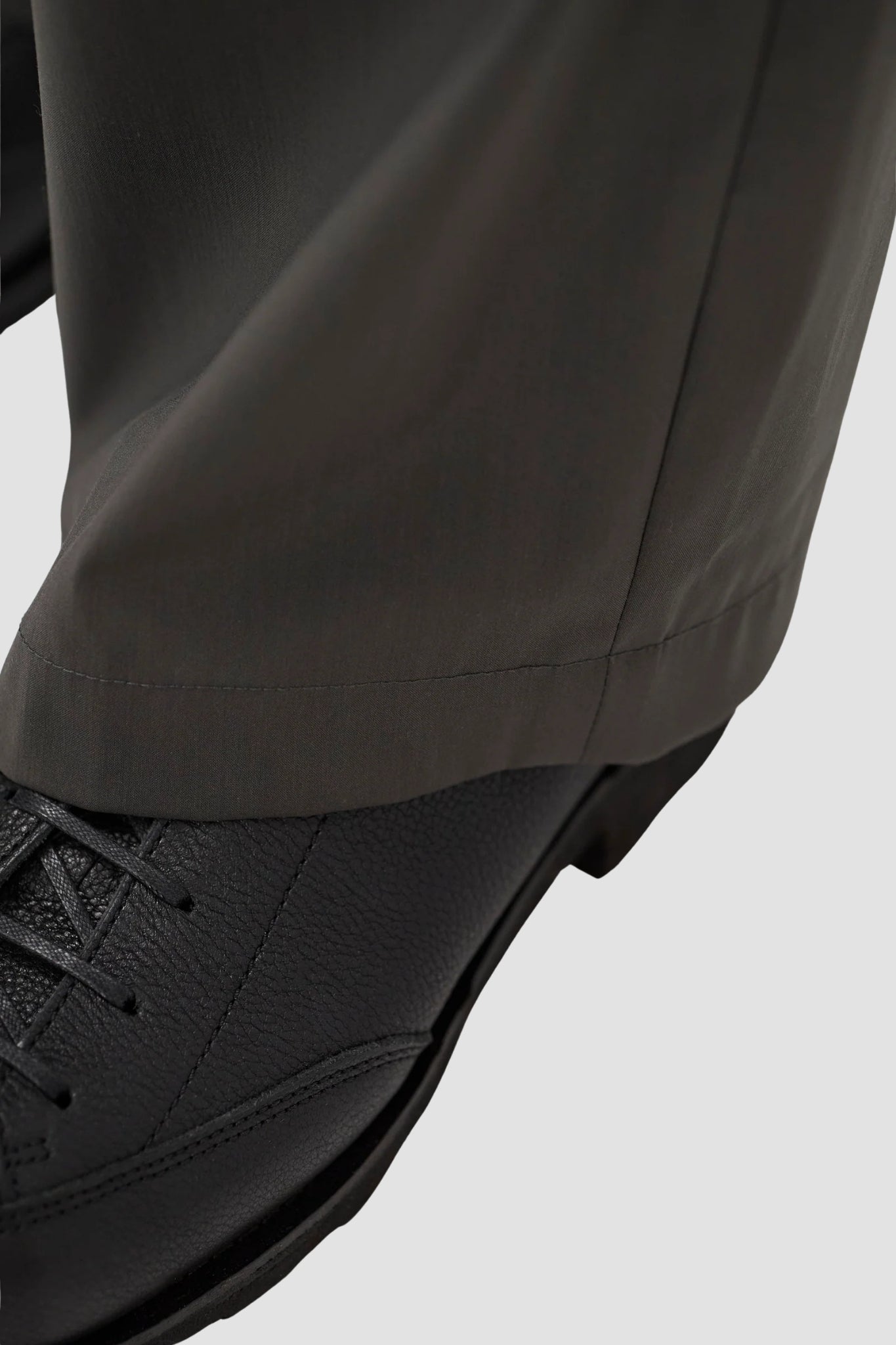 HESTUR RELAXED ALPINIX 37.5 WOOL TROUSERS Charcoal Gray