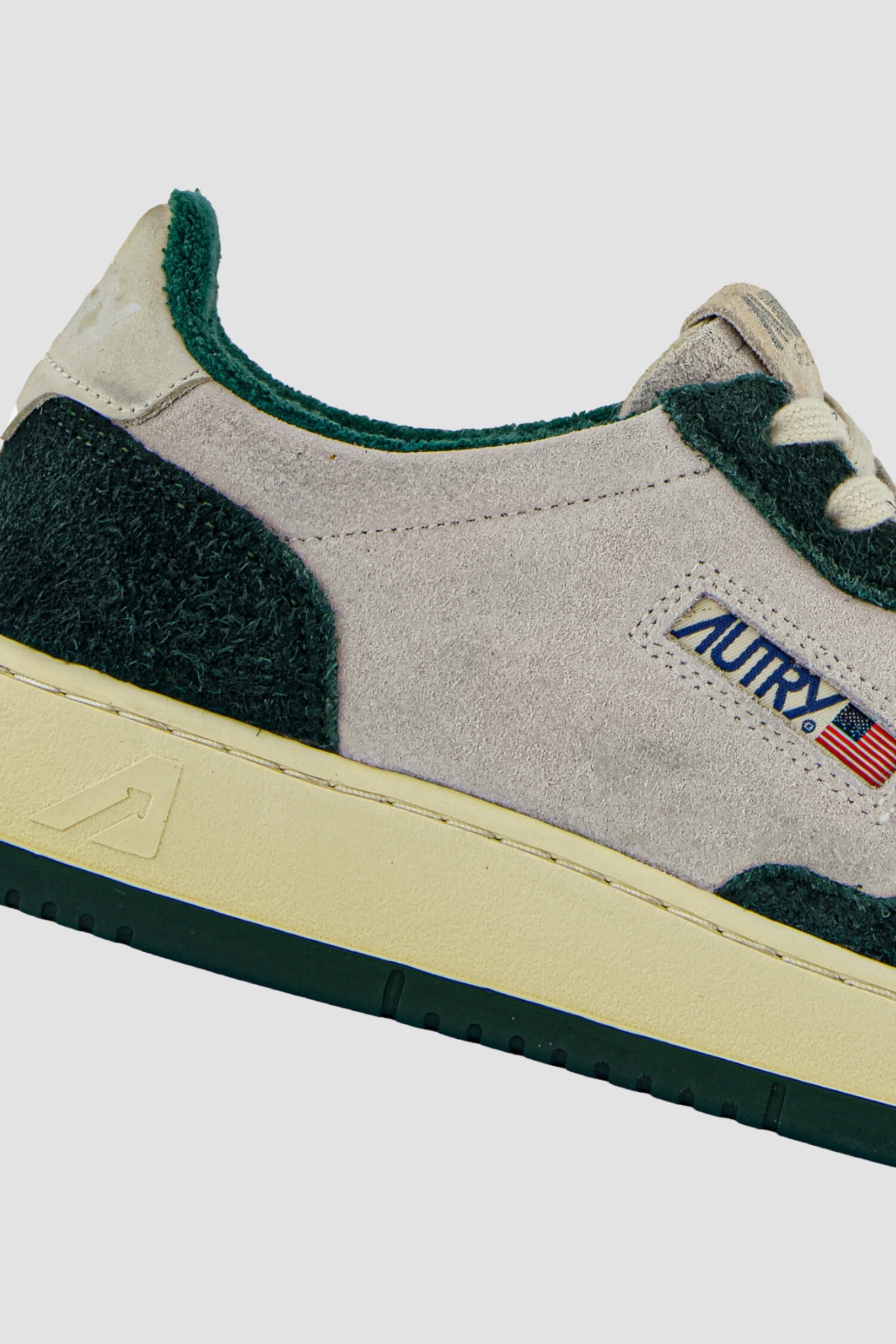 SH12 MEDALIST LOW SUED BOTTLE