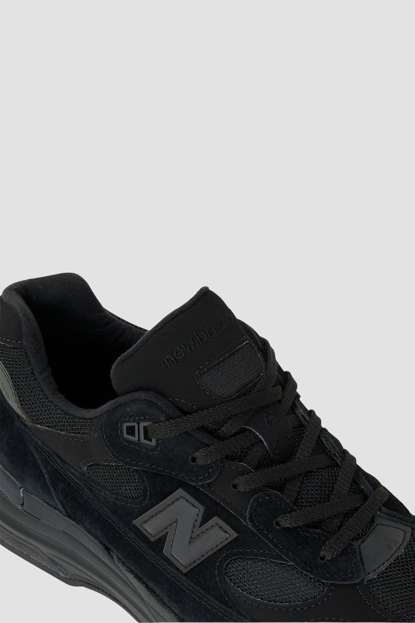 U992TB Black/ Black