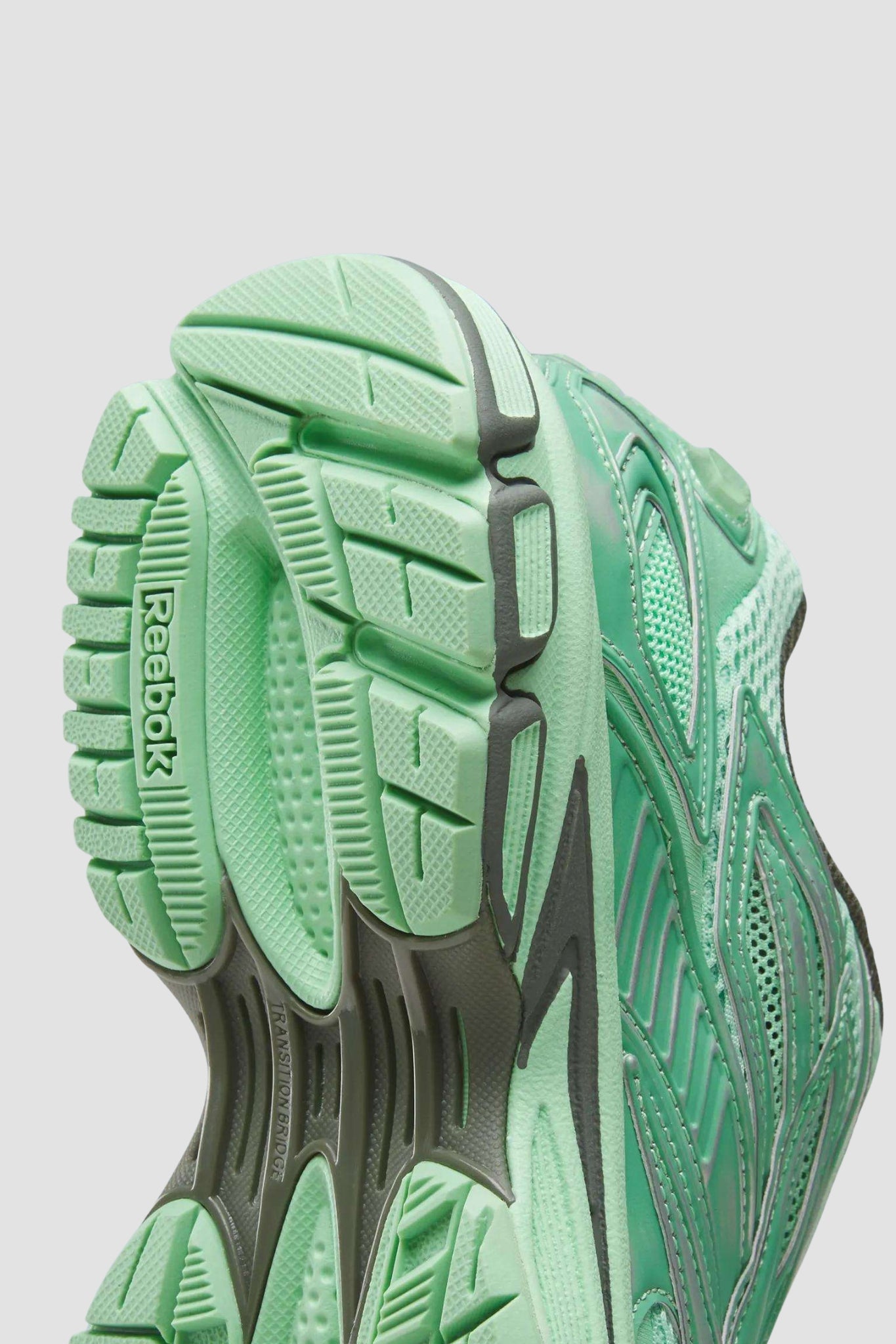 PREMIER ROAD ULTRA Green Buff Metallic