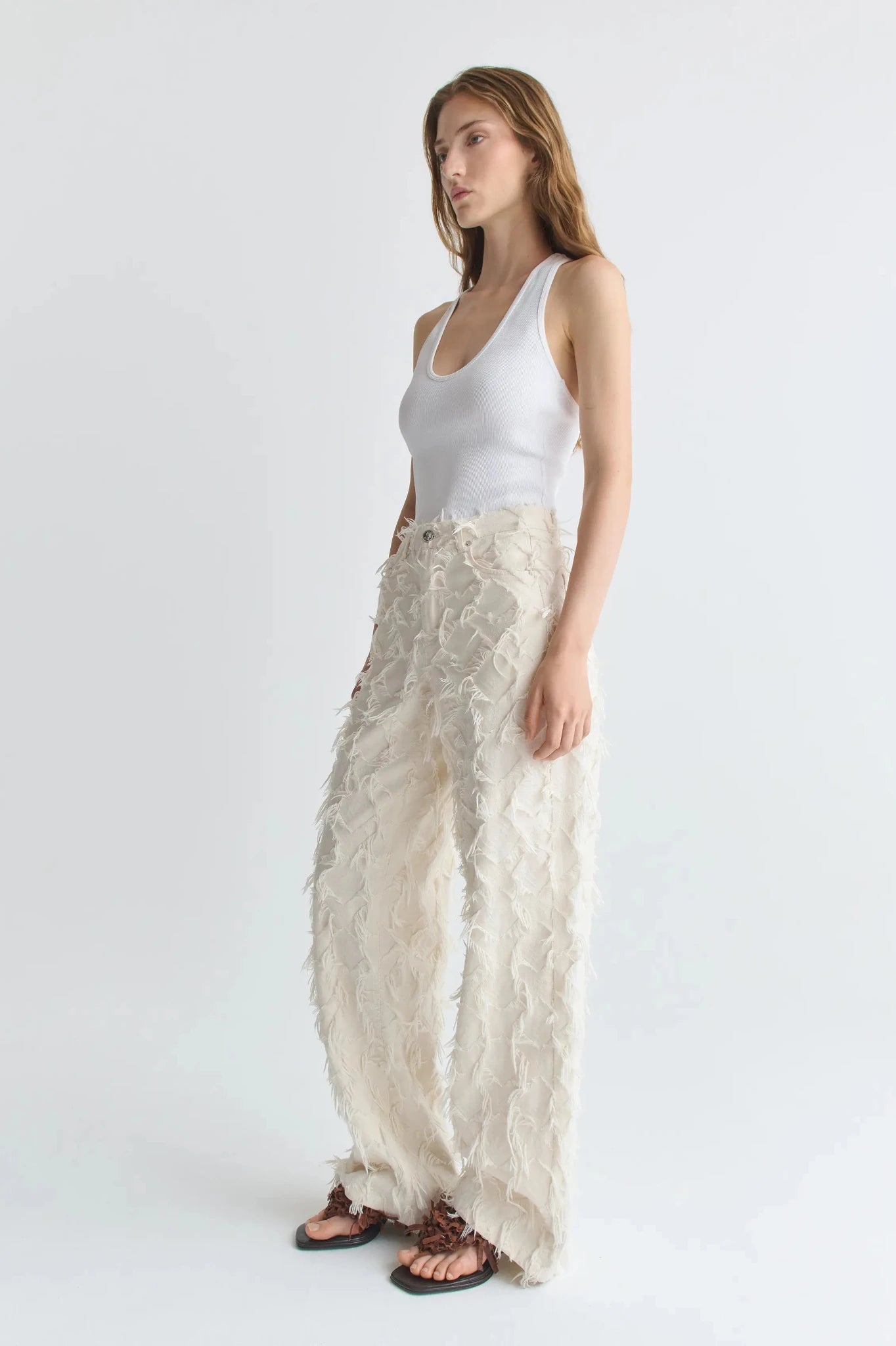 LOOSE CUT JEANS Fringed White Twill