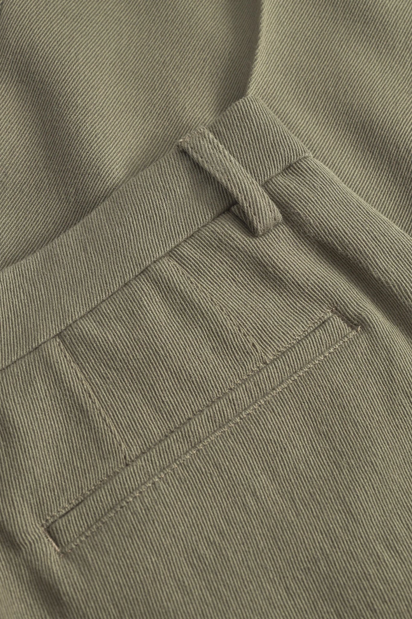 BENN RELAXED PLEATED TROUSER Olive Night
