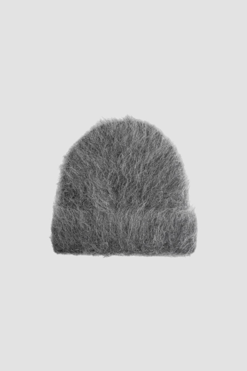 FUZZY BEANIE CHARCOAL ALPACA