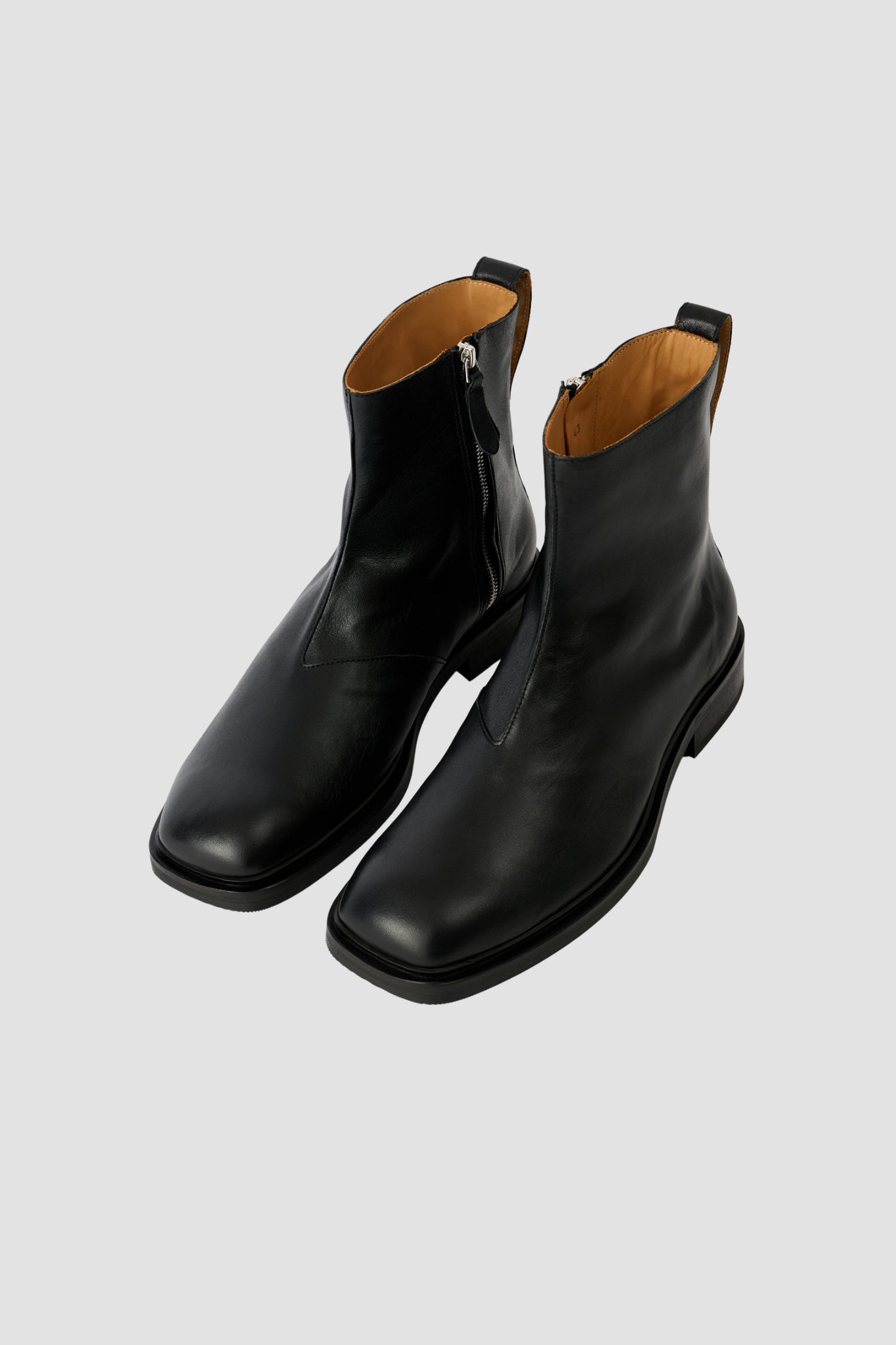 DAIMONO BOOT Malleable Black Bull Hide