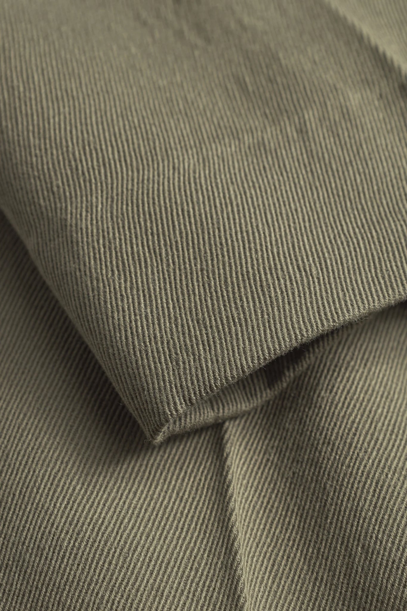 BENN RELAXED PLEATED TROUSER Olive Night