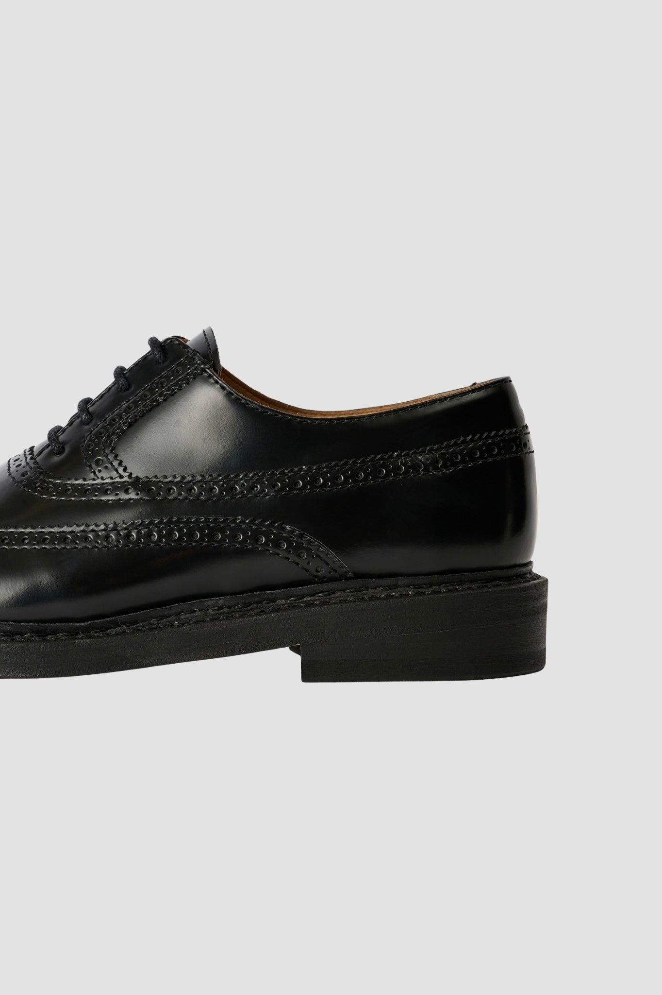 BROGUE PARADE, Black Leather