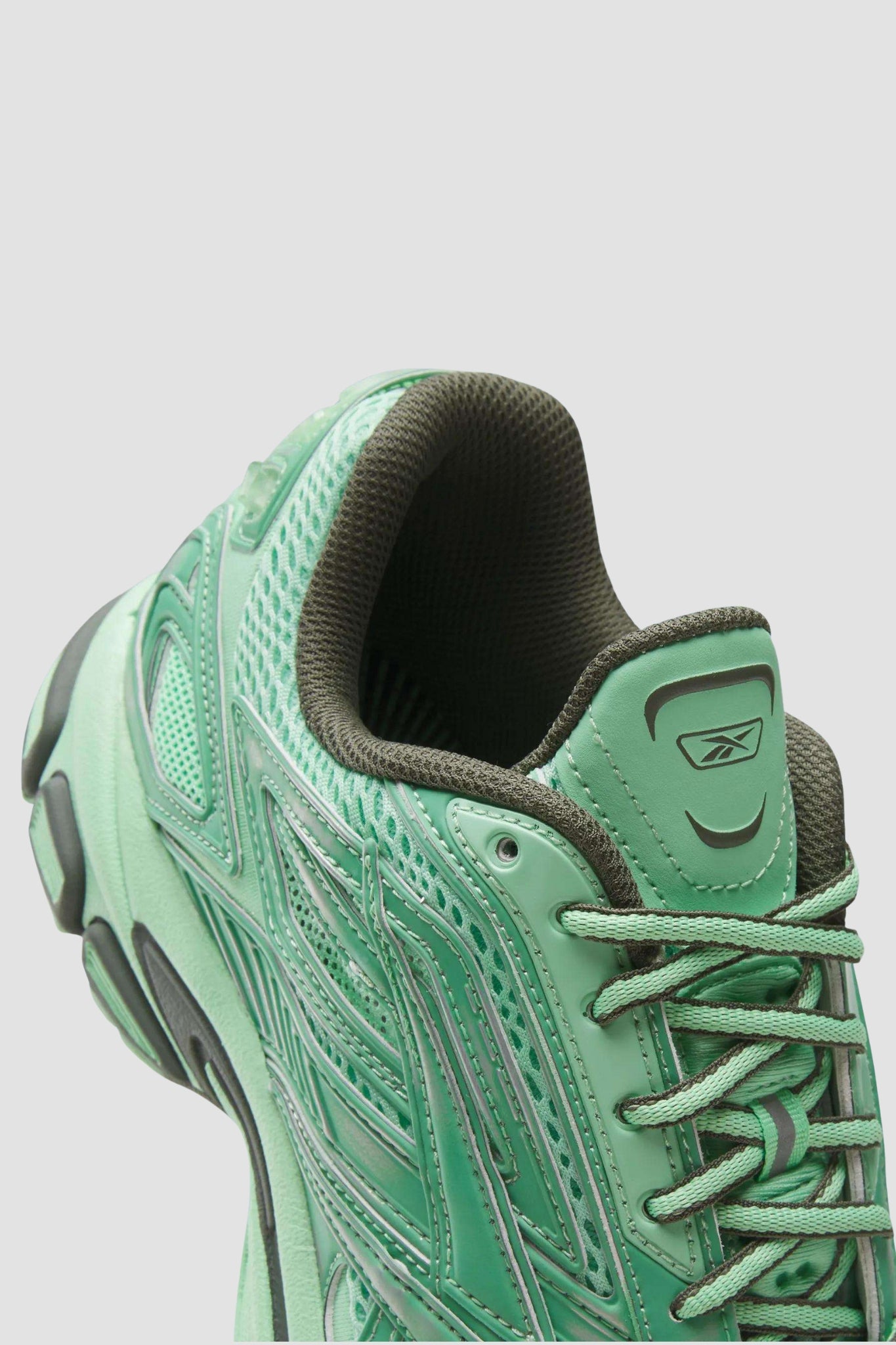 PREMIER ROAD ULTRA Green Buff Metallic