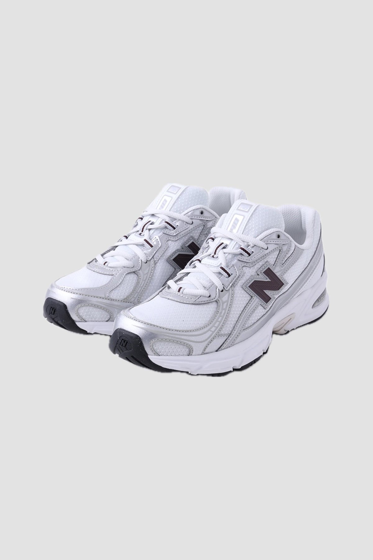 740 white/silver metallic
