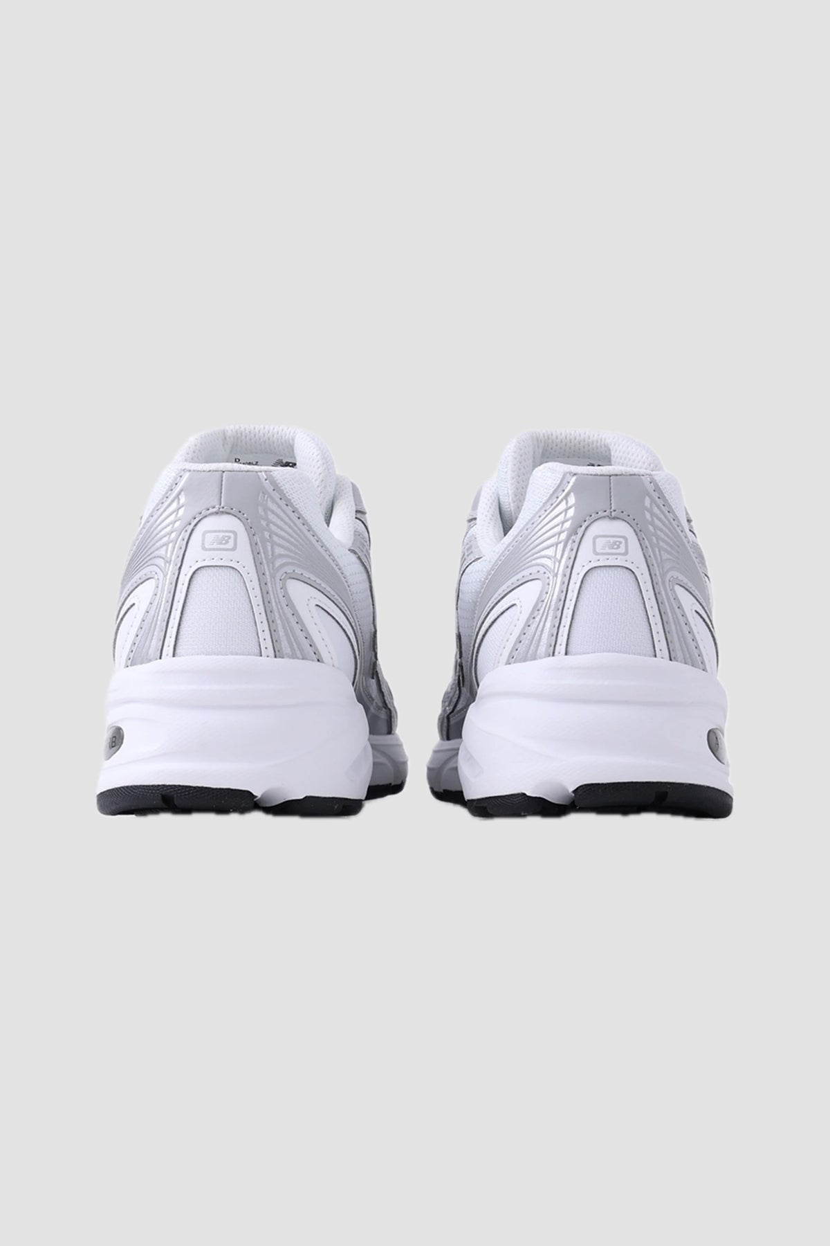 740 white/silver metallic