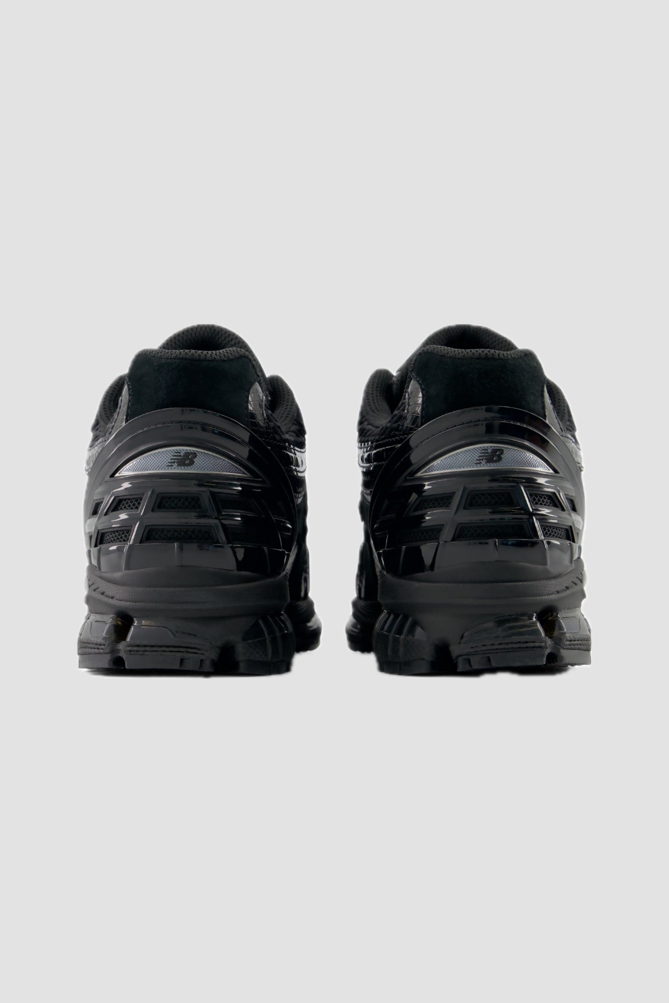 1954R Black / Black