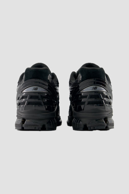 1954R Black / Black